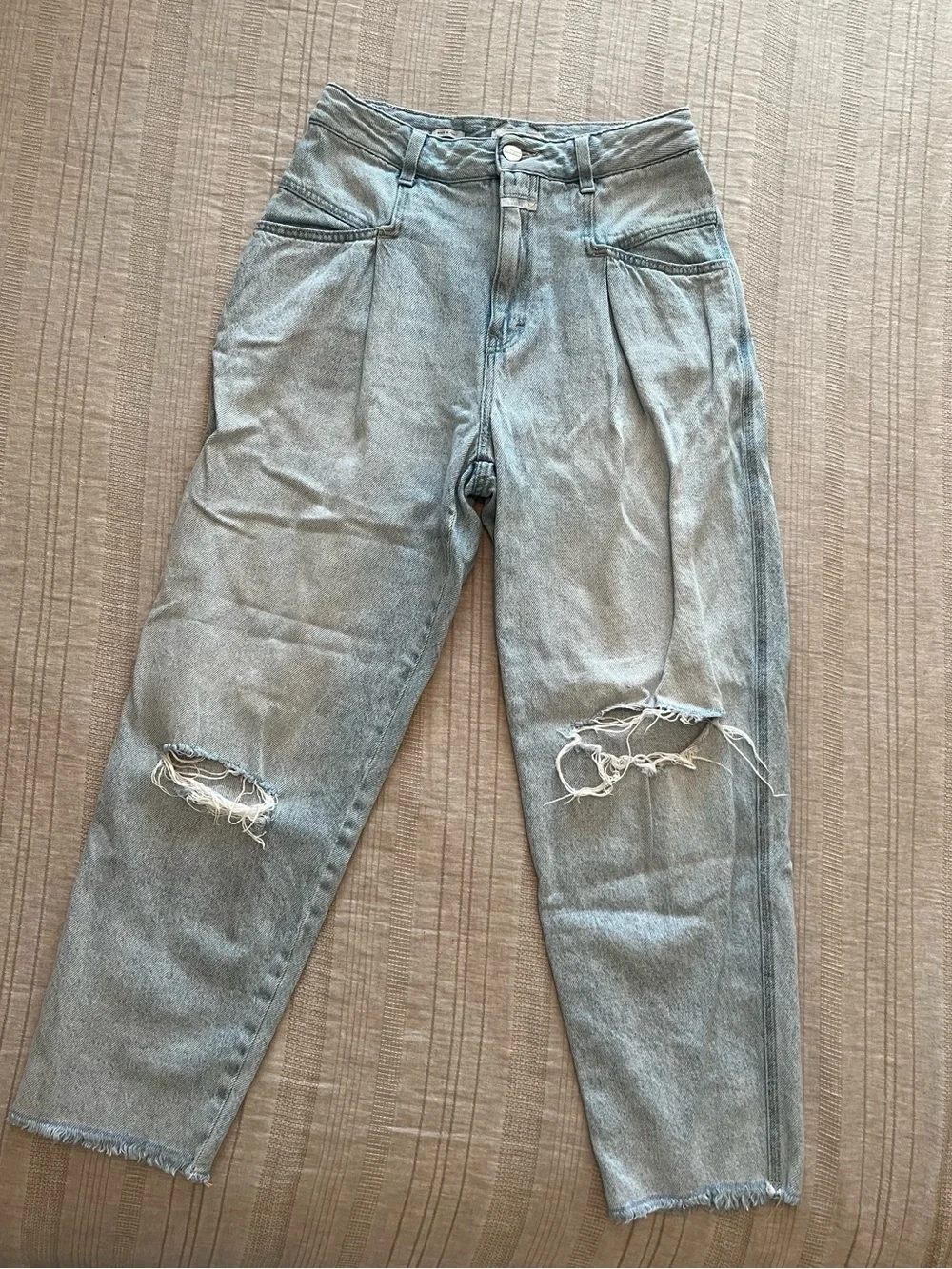 Closed light blue
